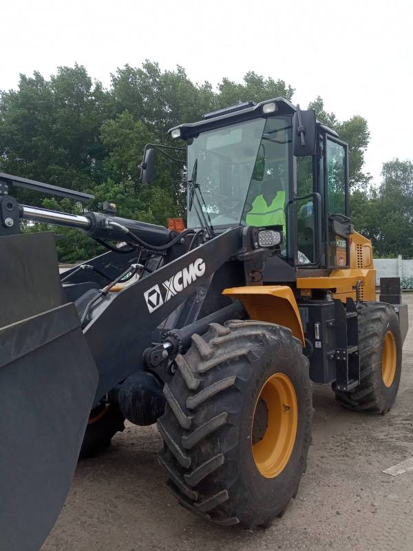 Погрузчик XCMG LW330RU