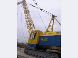Гусеничный кран МКГ-25Бр