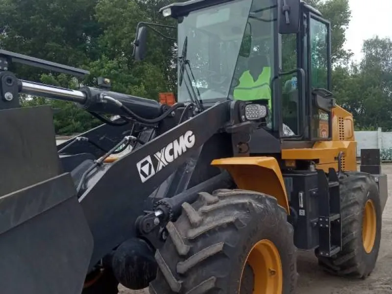 Погрузчик XCMG LW330RU